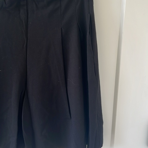 Lysse high-waisted stretch black pleated shorts - Picture 4 of 6